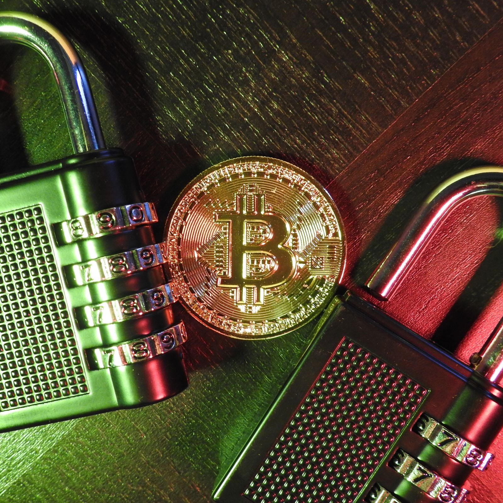 比特幣與加密貨幣安全鎖象徵零知識證明與隱私幣合規資產爆發